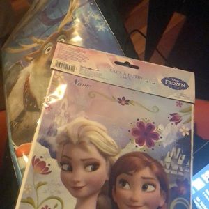 Frozen table cover and loot bags